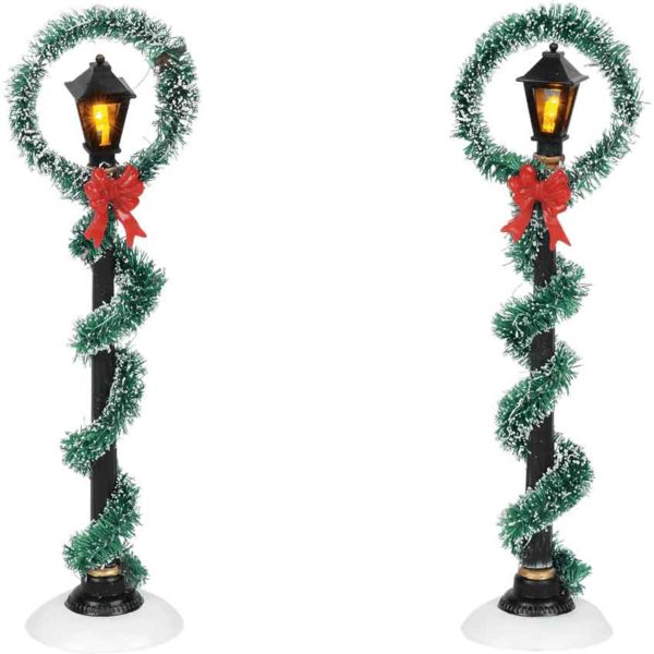 Christmas Wreath Street Lights - Christmas Village Lights by Department 56