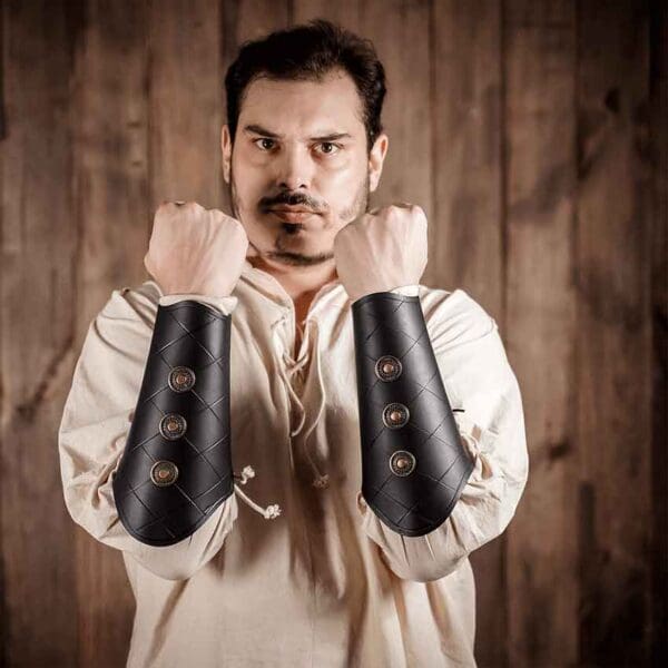 Hero's Leather Bracers - Black