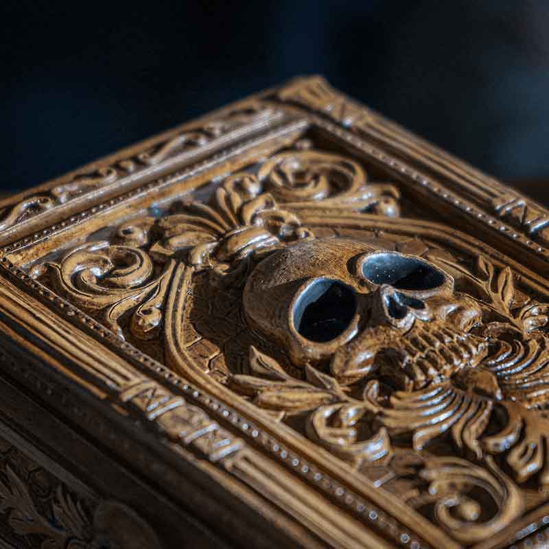 taro　リミットオーバーシュリンクなし未開封BOX＋15パック Wood-Finish Skull Tarot Box