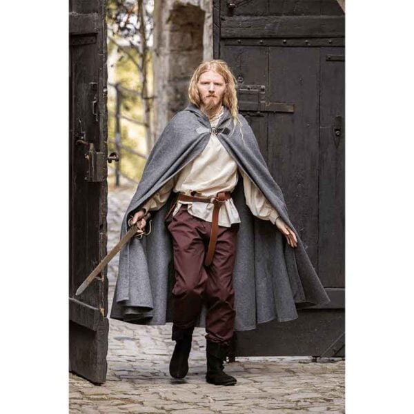 Tjark Wool Cloak with Wolf Clasp - Grey